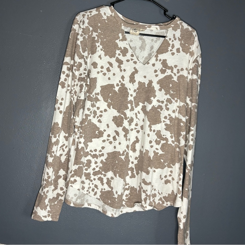 Buckle long sleeve size large. Never worn.